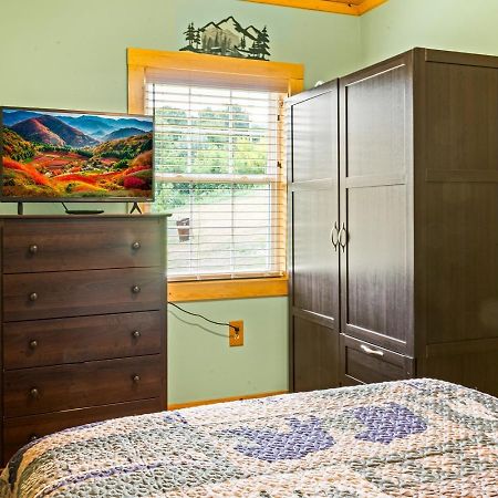 Brand New Tiny Cabin! A Bearly Adventure Sevierville Esterno foto