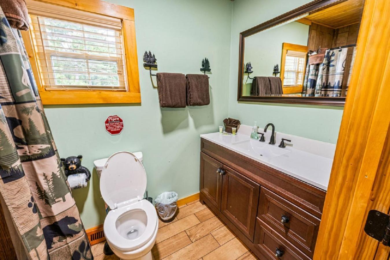 Brand New Tiny Cabin! A Bearly Adventure Sevierville Esterno foto