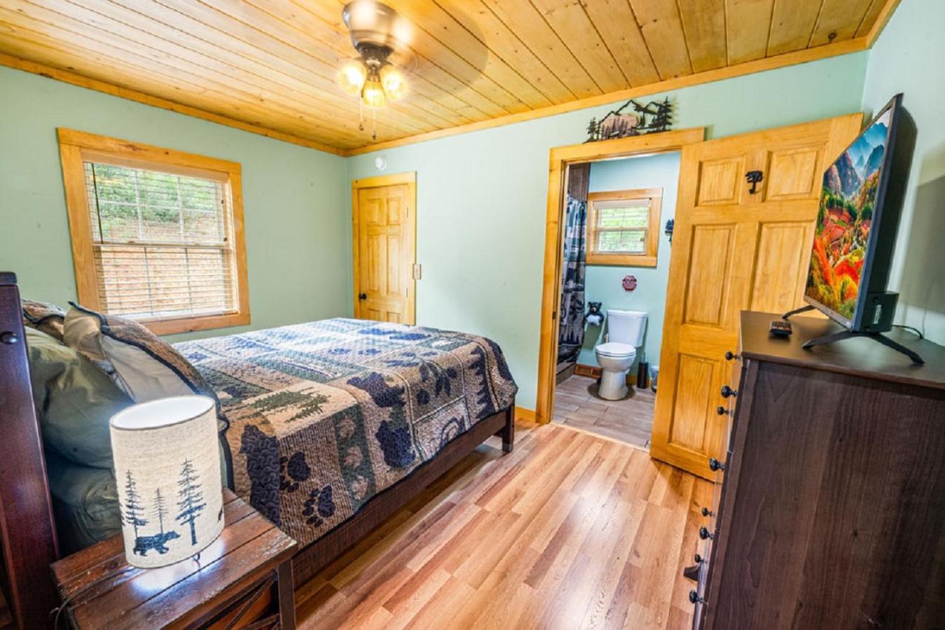 Brand New Tiny Cabin! A Bearly Adventure Sevierville Esterno foto